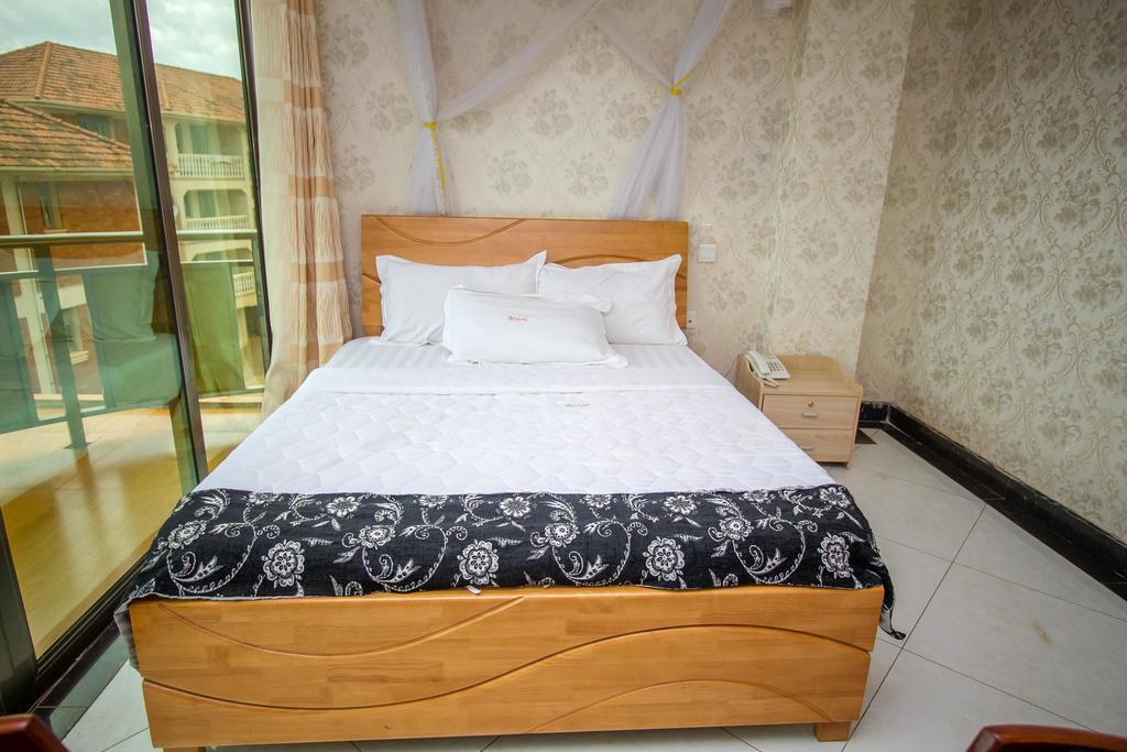 Sal'S Boutique Hotel Kampala Esterno foto
