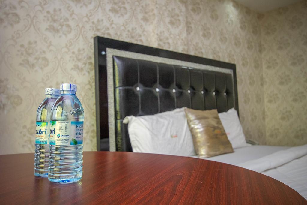 Sal'S Boutique Hotel Kampala Esterno foto