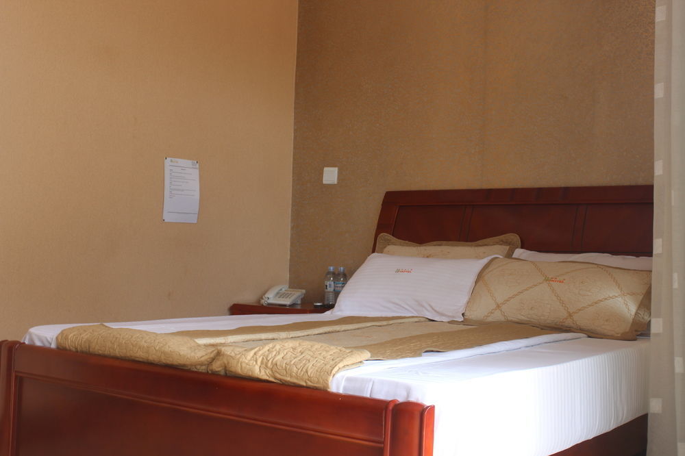 Sal'S Boutique Hotel Kampala Esterno foto