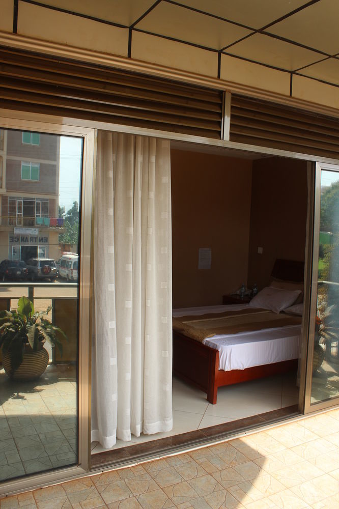 Sal'S Boutique Hotel Kampala Esterno foto